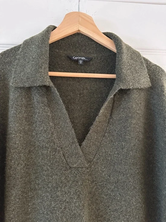 Olive green knit polo sweater, Size XS - Picture 4 of 9